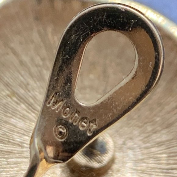 Signed Monet Vintage 1984 Gold Tone Red Black Yellow Enamel Brooch Earrings - Picture 10 of 10